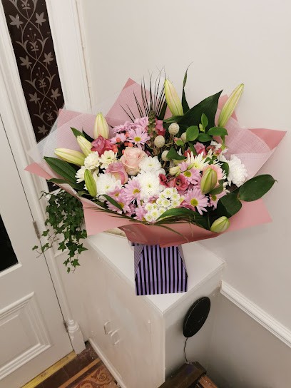 Michelles Flowers @ Shell Redbeck Services, Florist in Wakefield