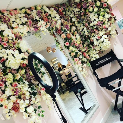 Mise En Scene, Florist in Stone